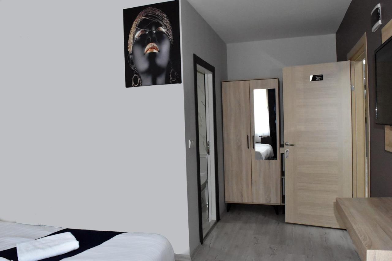 Hotel Palace Suit *