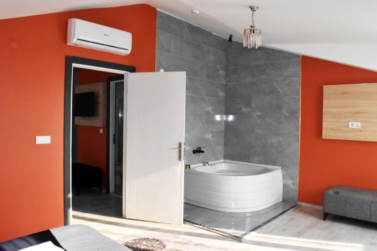 Hotel Palace Suit *